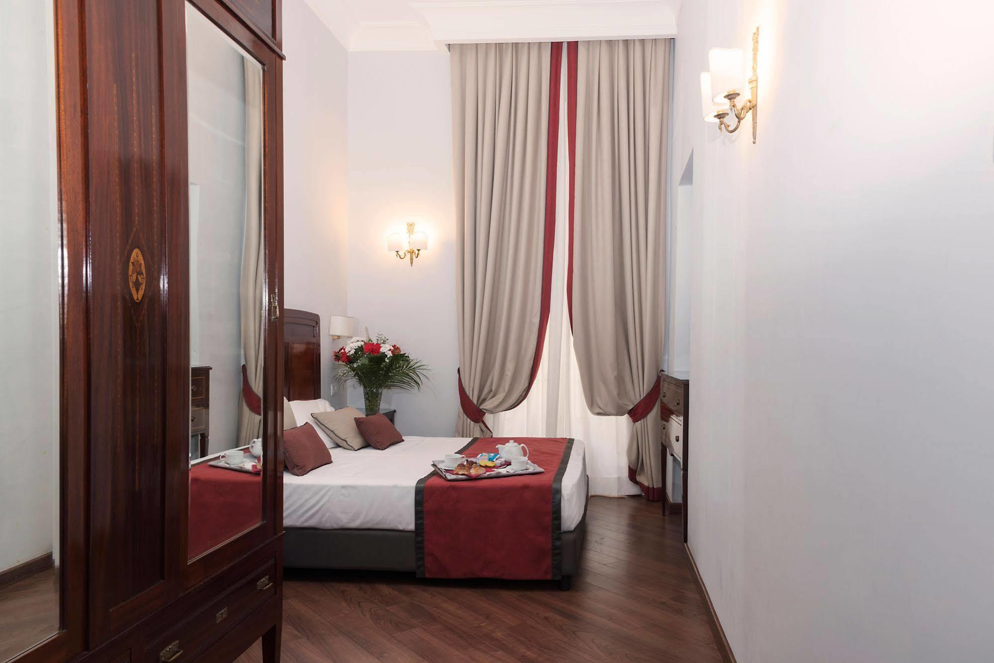 Palazzo Riario Sforza Hotel Naples Luaran gambar