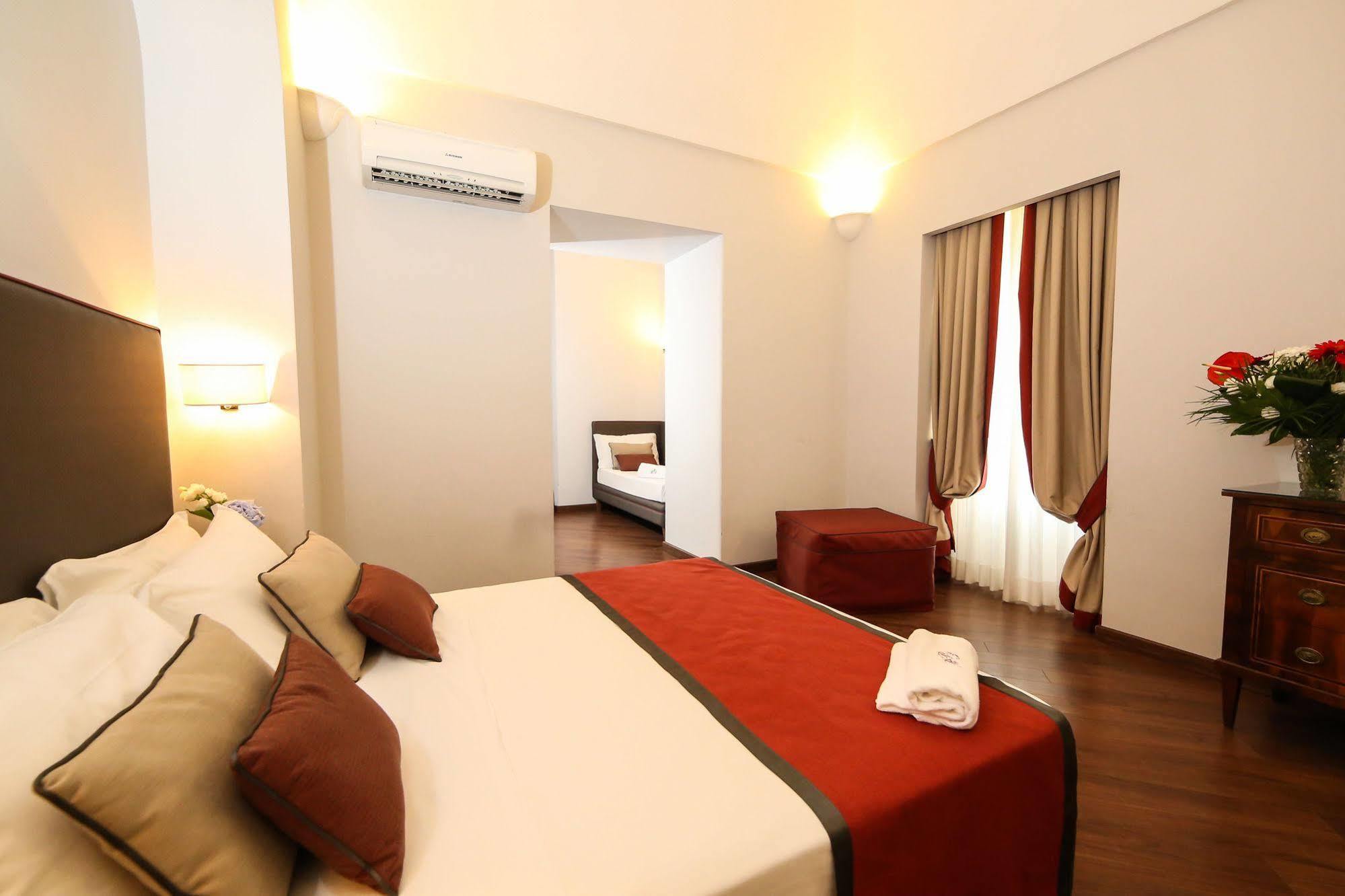 Palazzo Riario Sforza Hotel Naples Luaran gambar