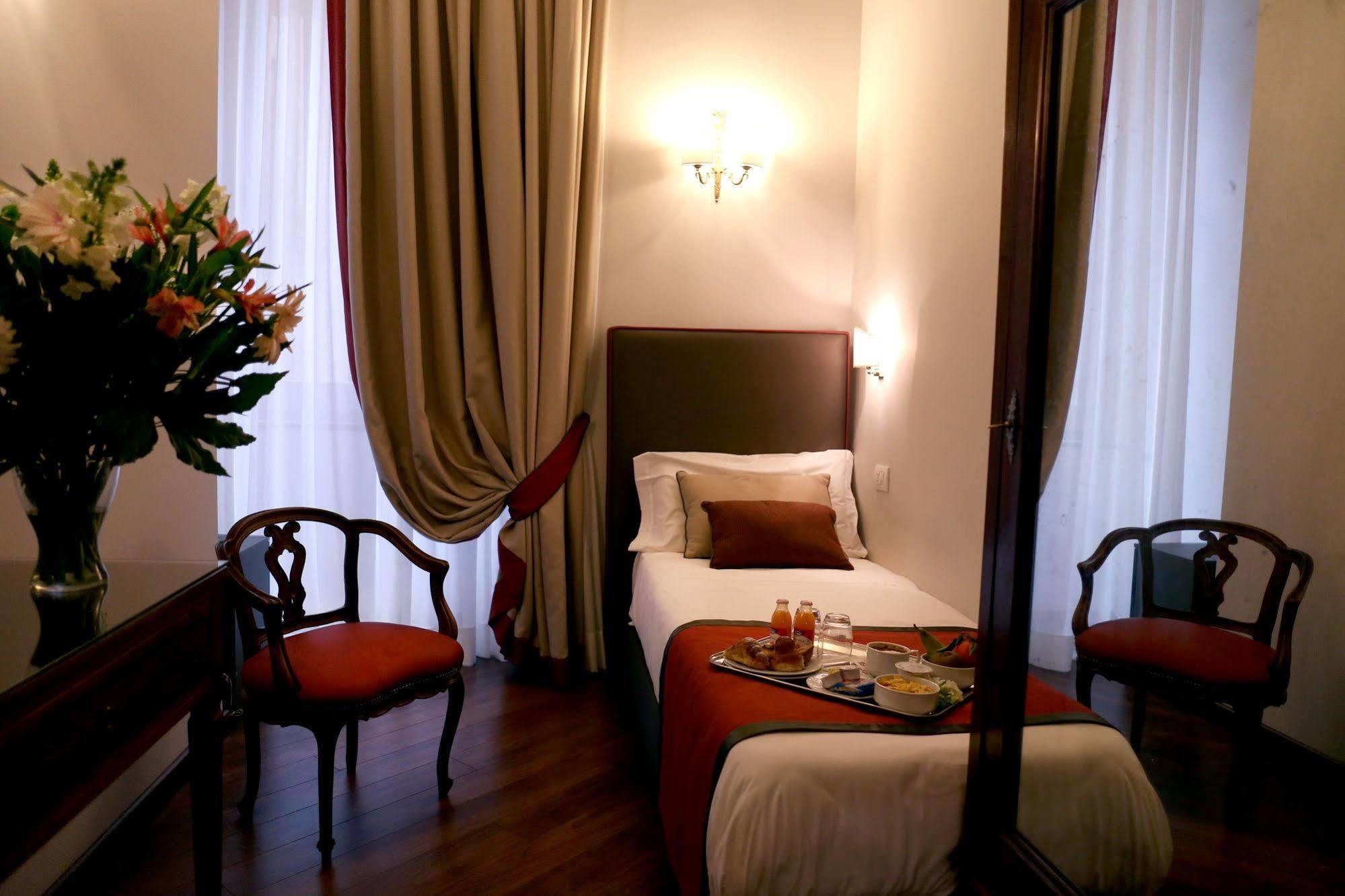 Palazzo Riario Sforza Hotel Naples Luaran gambar