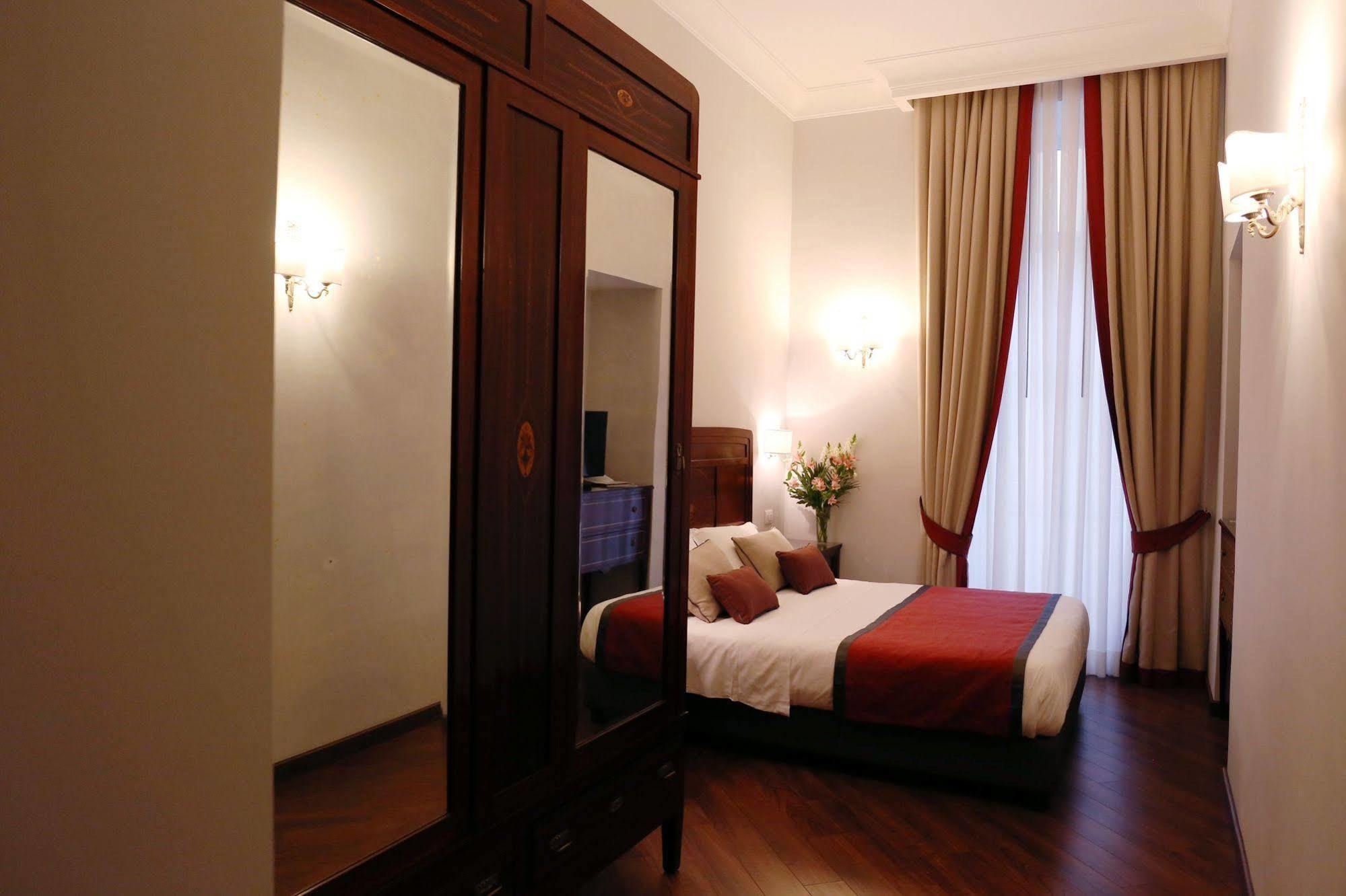 Palazzo Riario Sforza Hotel Naples Luaran gambar