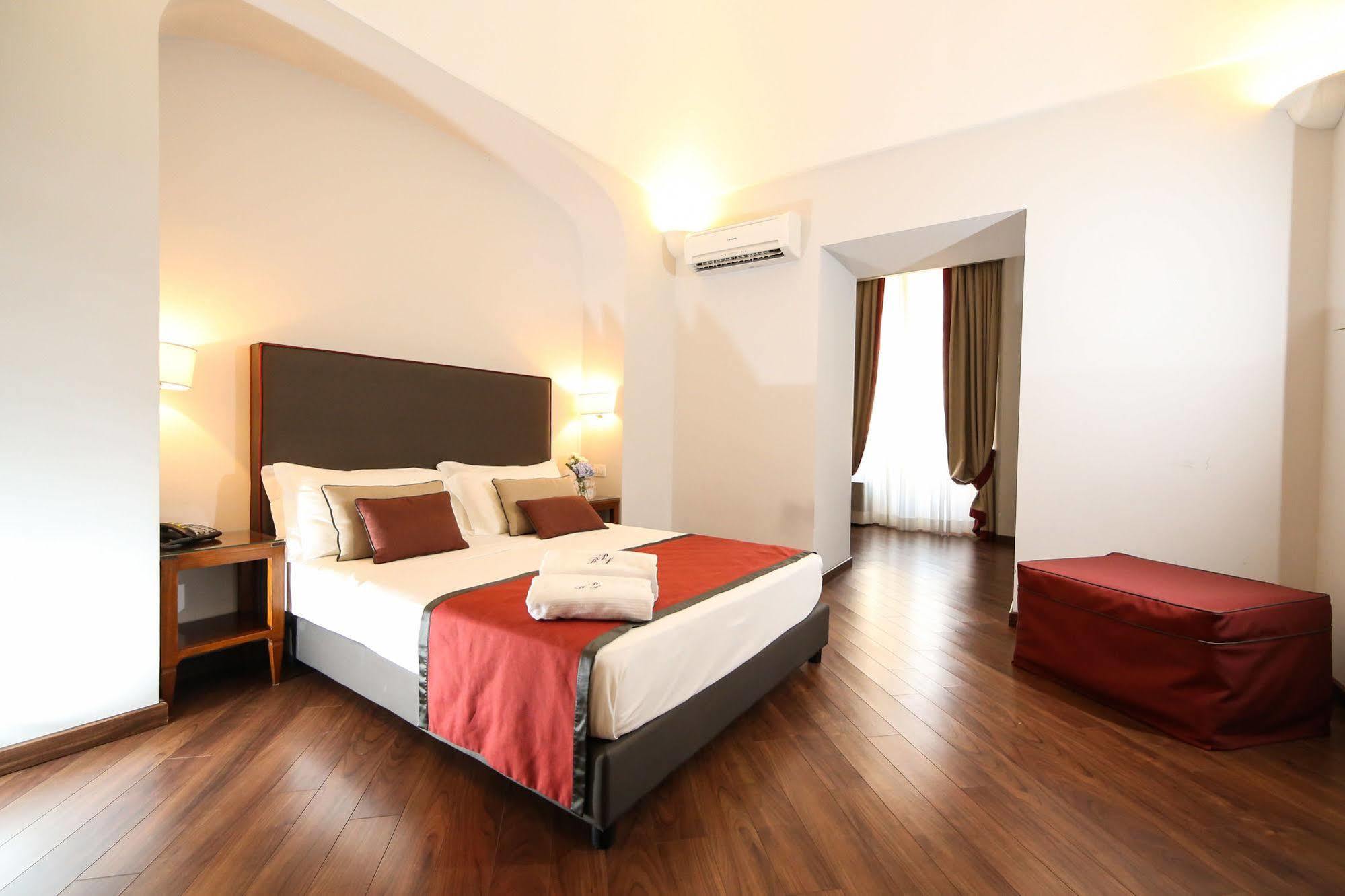 Palazzo Riario Sforza Hotel Naples Luaran gambar